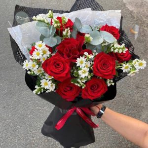 Bó hồng đỏ ecuador mix cúc - L300